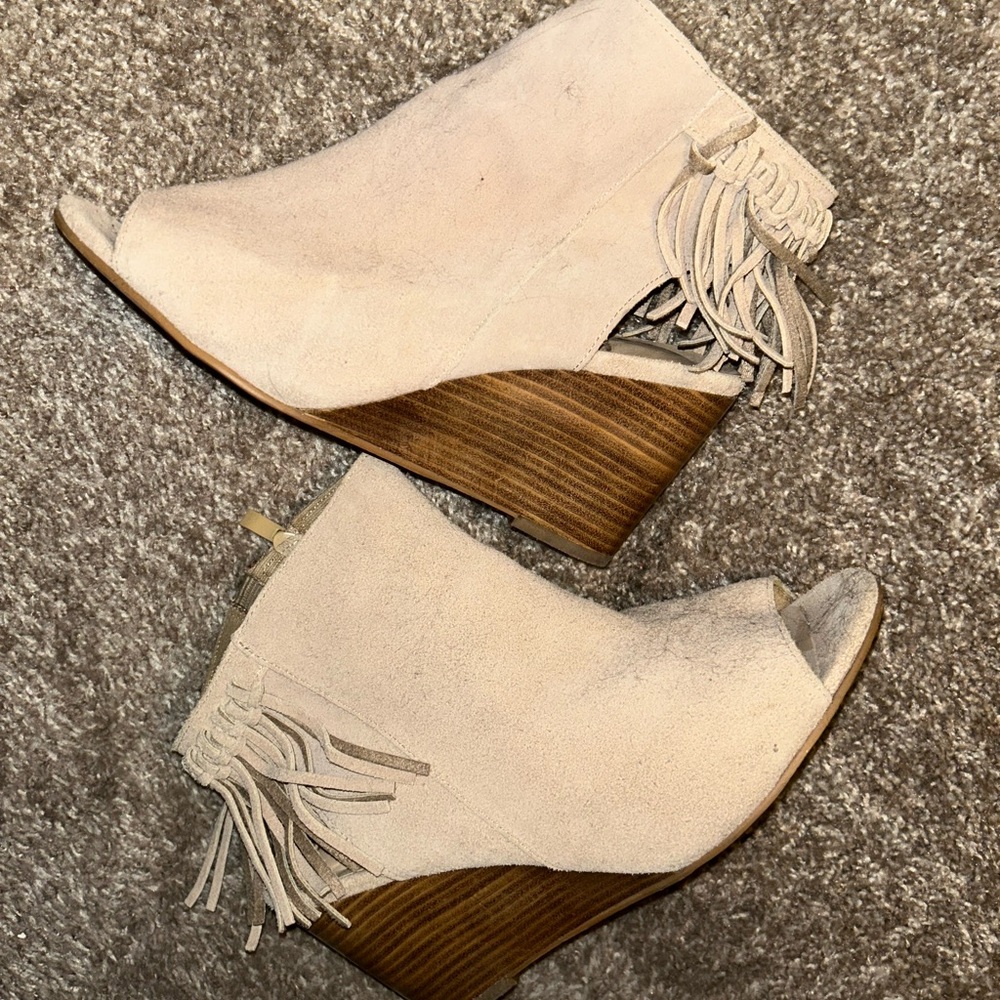 Fringe Suede Wedge Sandals - Cream